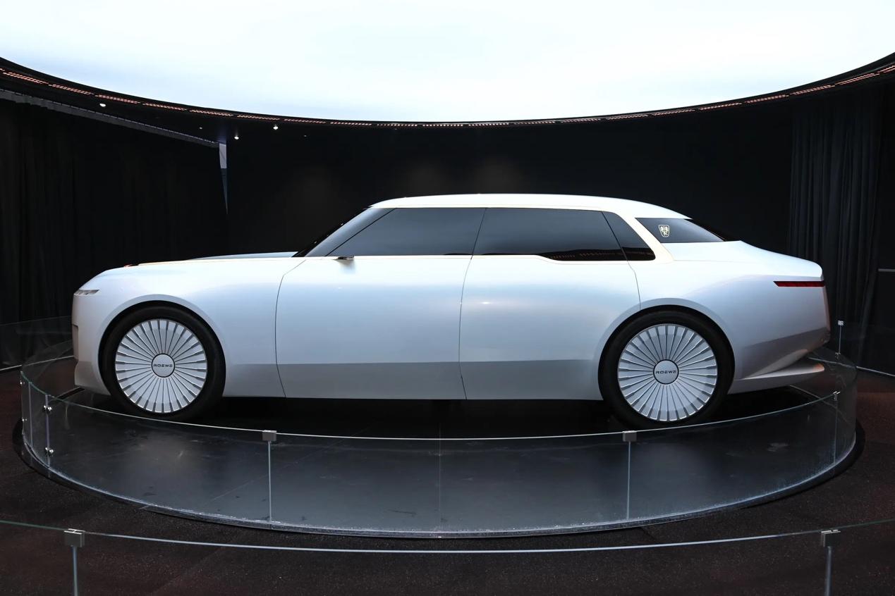 Introducing the Roewe M7 DMH: A Fusion of Luxury Design and Eastern Aesthetics